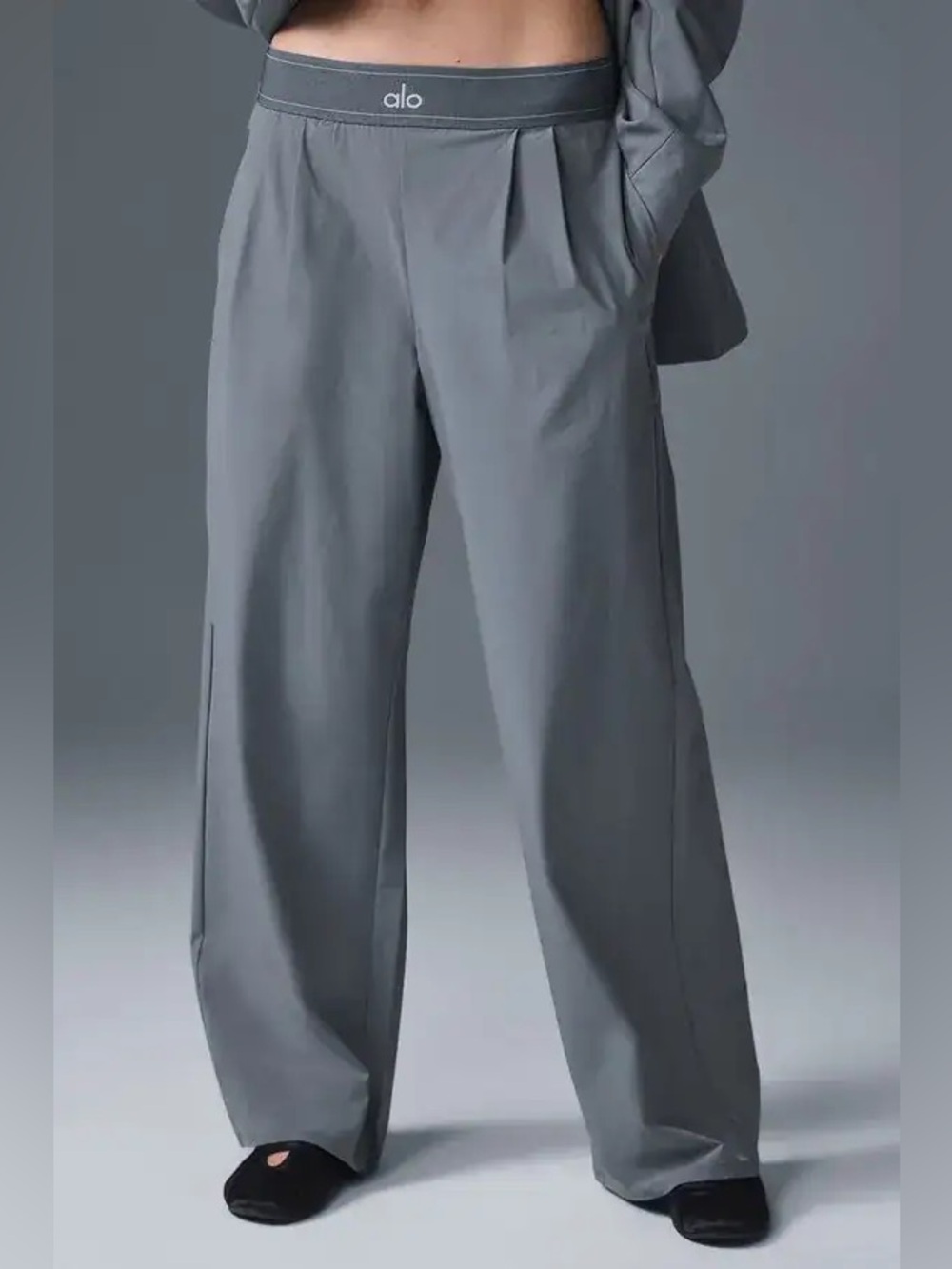 ALO Yoga Wide Leg Pleated Trousers in Slate Gray